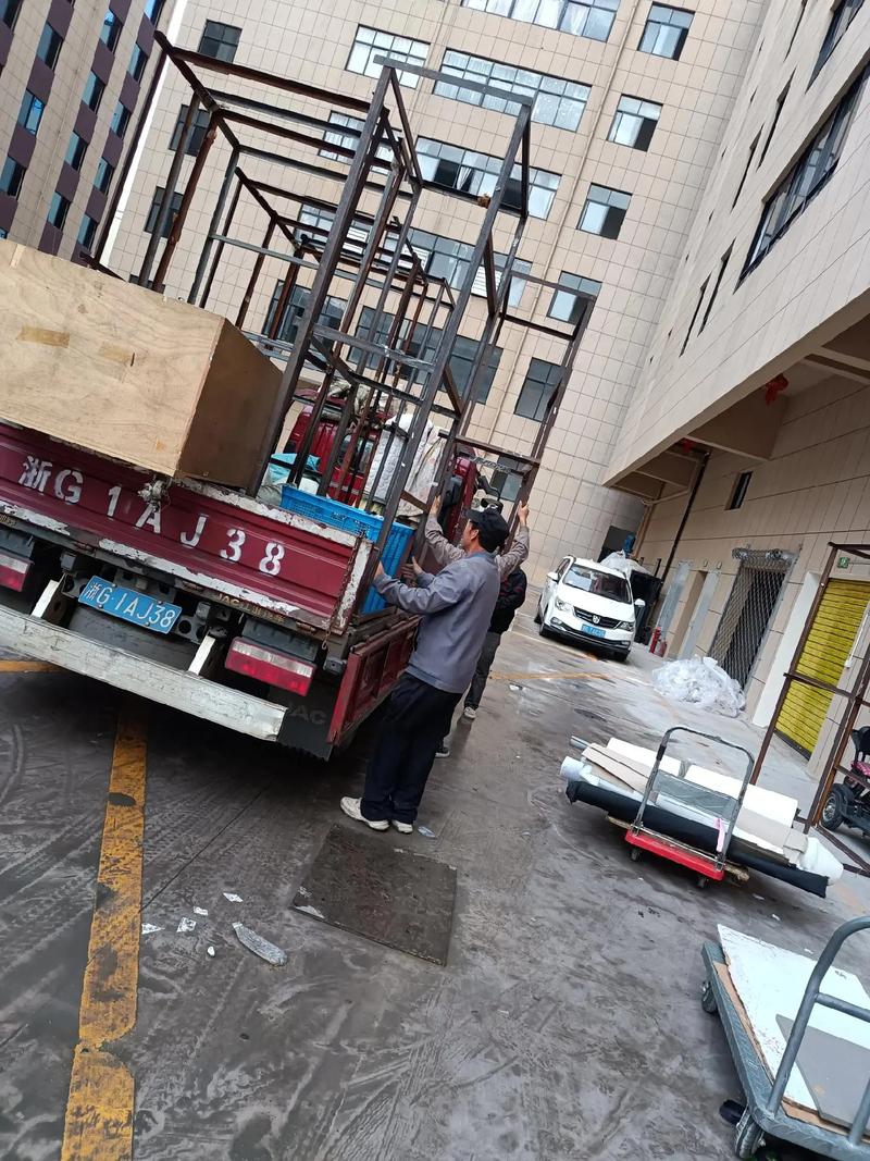 万顺搬家公司承接搬家,搬厂空调拆装,加液维修热线电话1507